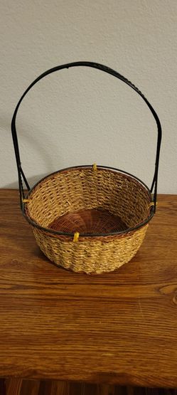 Woven 2 Tone Color Basket With Dark Green Metal Handle