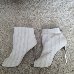 Elegant Women Boot. Chinese Laundry Brand. Size 10.