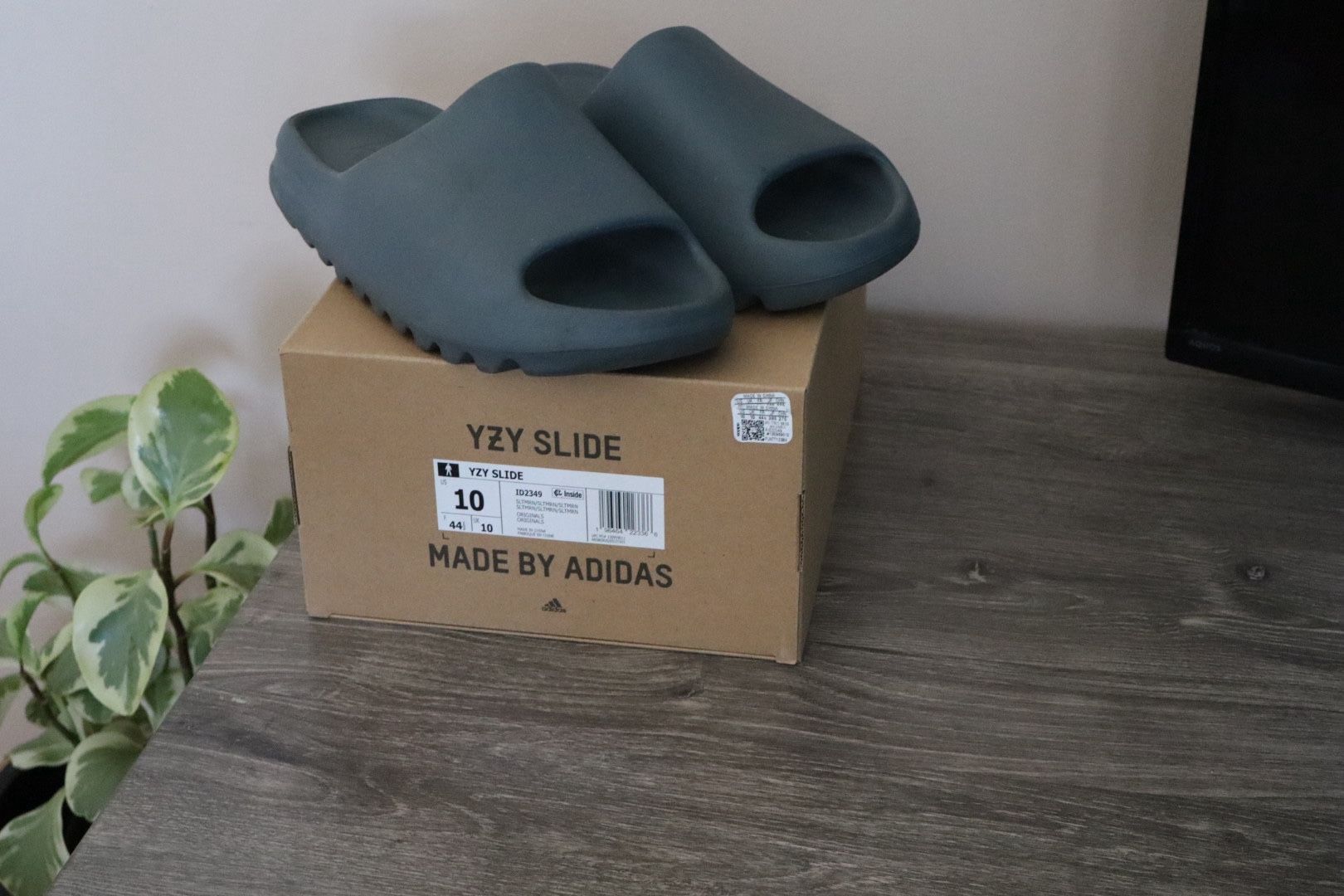 Yeezy Slide  display picture 1