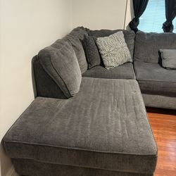 Broyhill L Shape Sectional 