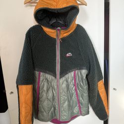Mens Nike Heritage Insulated Sherpa Windrunner Jacket Size L Like new no flaws or wear 