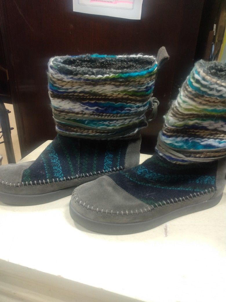 Tom's Boots 6 1/2