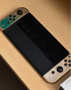 Nintendo Switch OLED – Zelda: Tears of the Kingdom Edition