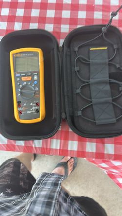 Fluke 1587FC megger