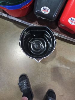 1 3 gallon bucket