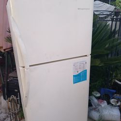 FRIGIDAIRE Refrigerator 