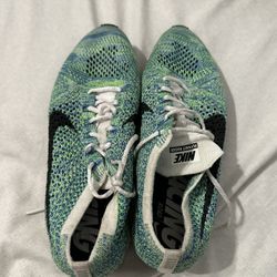  Nike Women’s Flyknit Max  Size 7.5 
