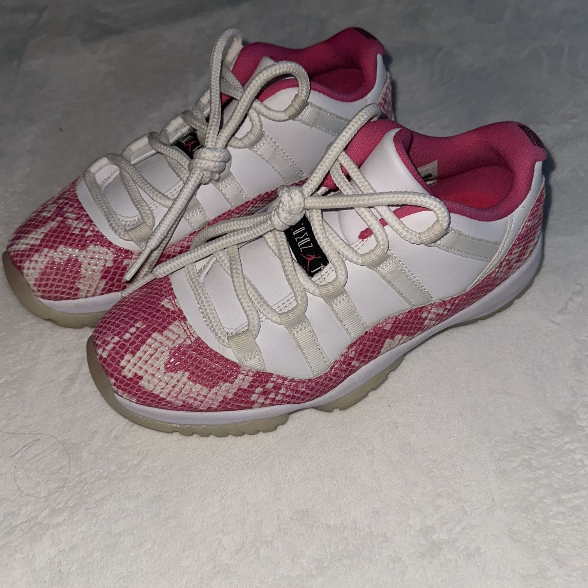 Jordan 11 Low Pink