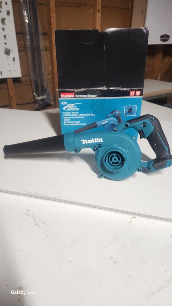 12 V Makita Blower