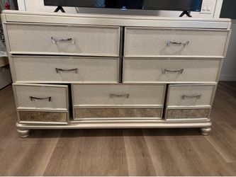 Bedroom set