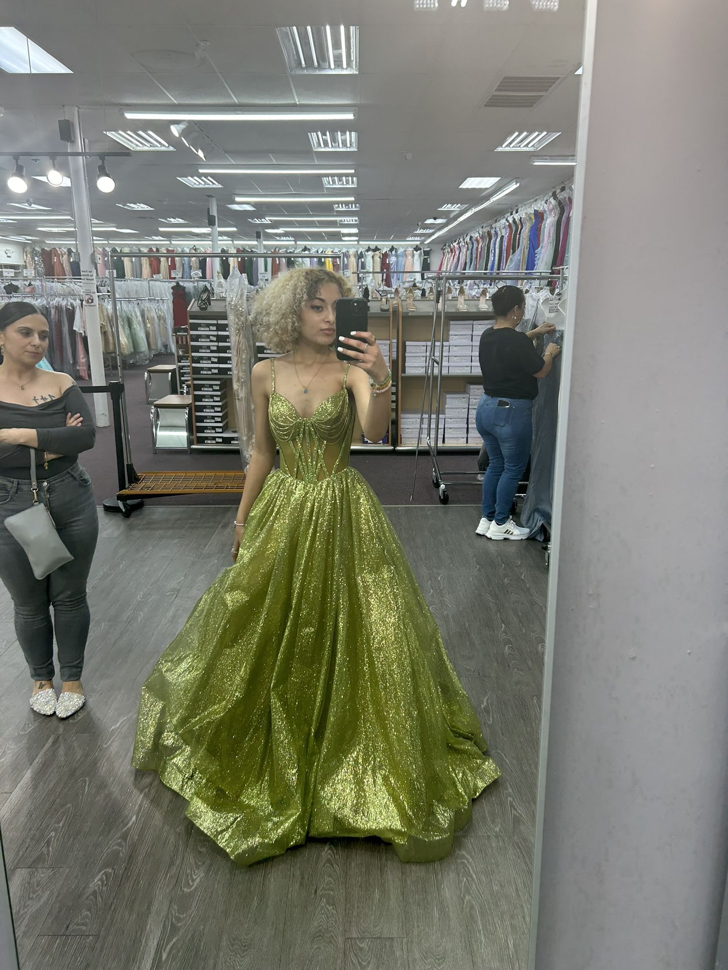 Green prom dress  ( i can negotiate the price if you really need a prom dress just message me)