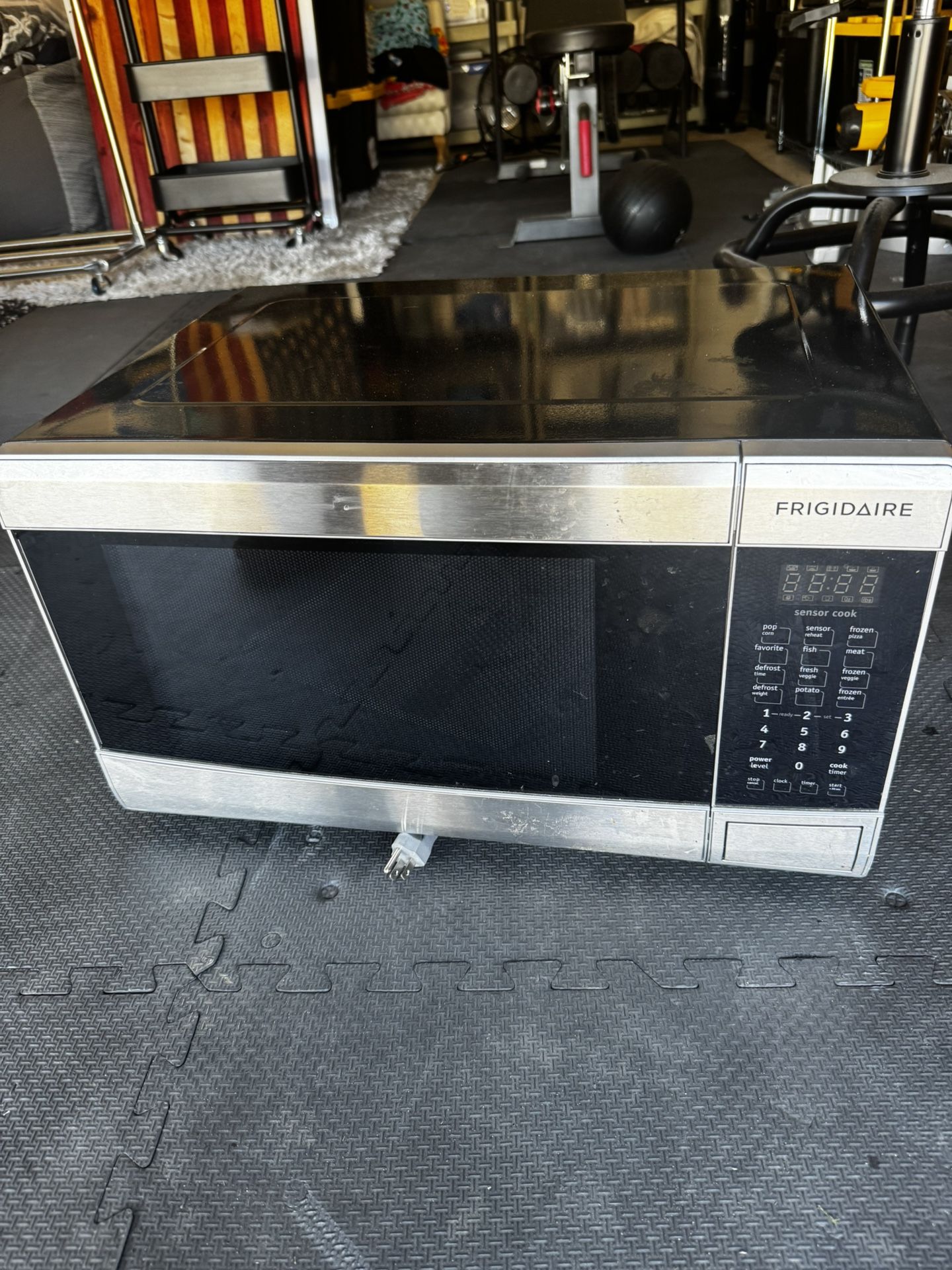 Frigidaire Counter Top Microwave