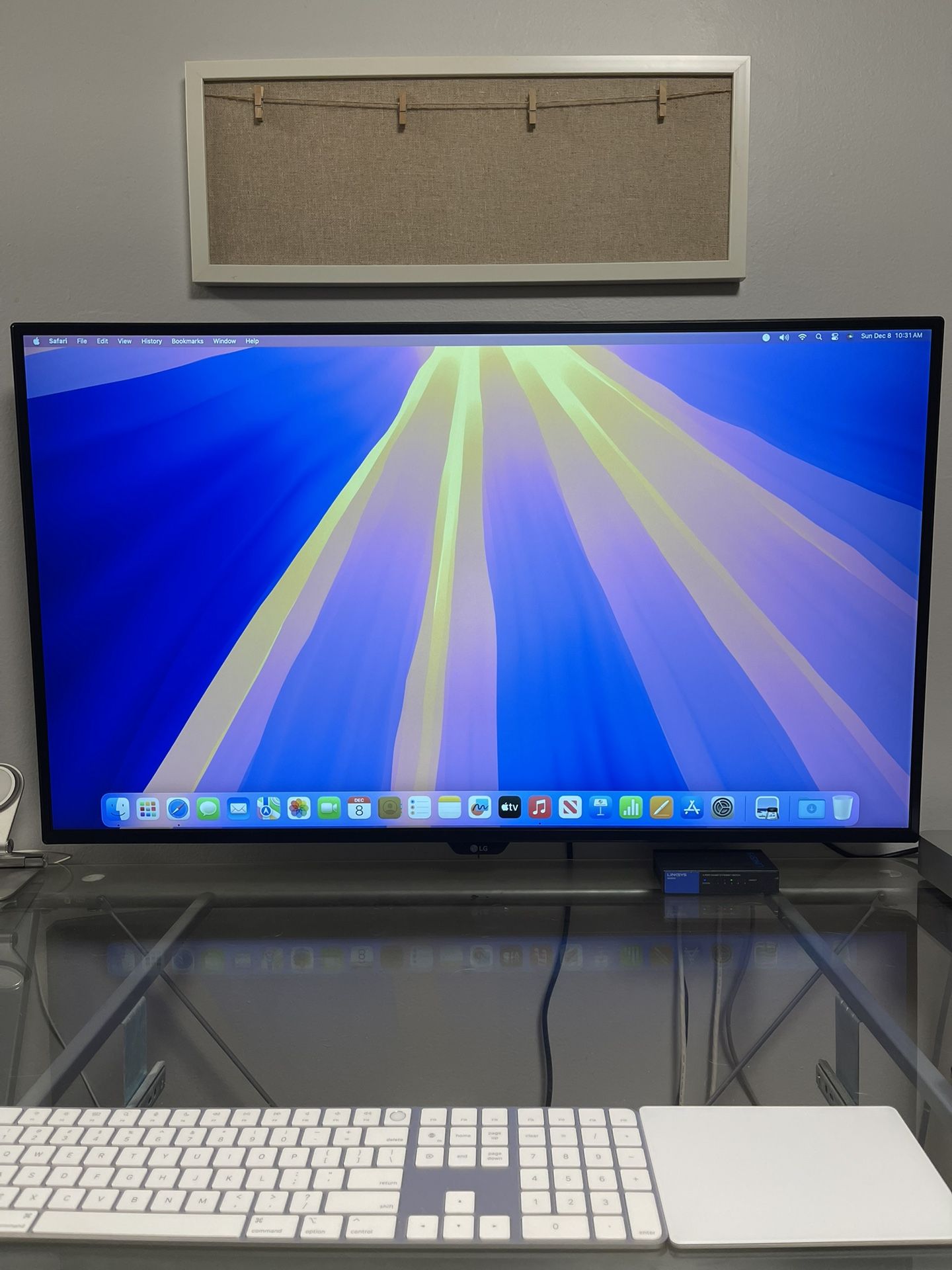 LG 43" 4K UHD IPS USB-C HDR 10 Monitor 43UN700-B