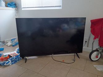 50 inch onn tv 80$ sold indivually 2 32 inch tvs one with stand one without 30$ each