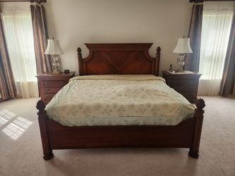 Bassett bedroom set, King size