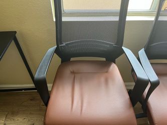 MOVING SALE!!- 1 Desk Chair