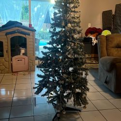 Rolling Carismas Tree  Stand Artificial 5/5 Ft