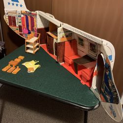1972 Barbie FRIEND SHIP (Airplane case)