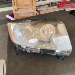 Jeep Grand Cherokee 2011-2013 Headlight