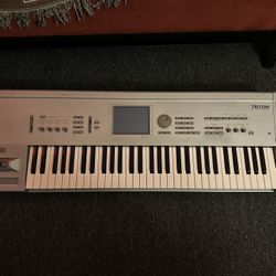 Korg Triton 61 Workstation Keyboard 