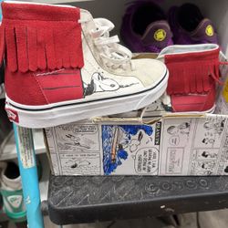 New Peanuts VANS  Size 6