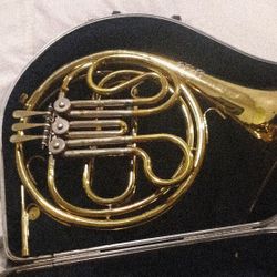 Holton single French Horn with Hard Case