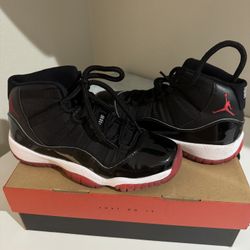 Air Jordan’s Retro 11 (boys 6.5)