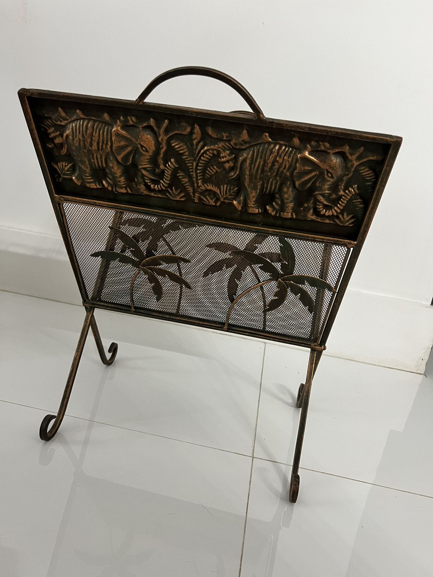 Iron Magazine Rack , With Elephant Decor , Beautiful and In Great Condition ( Like New )