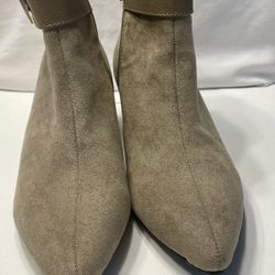 taupe suede ankle boots featuring a kitten heel Size 9W 