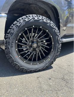 Force Off-Road Wheels 33x12.50R20 Venom XT Tires Package Deal Fits 5 Lug Ram 1500 Toyota Tundra