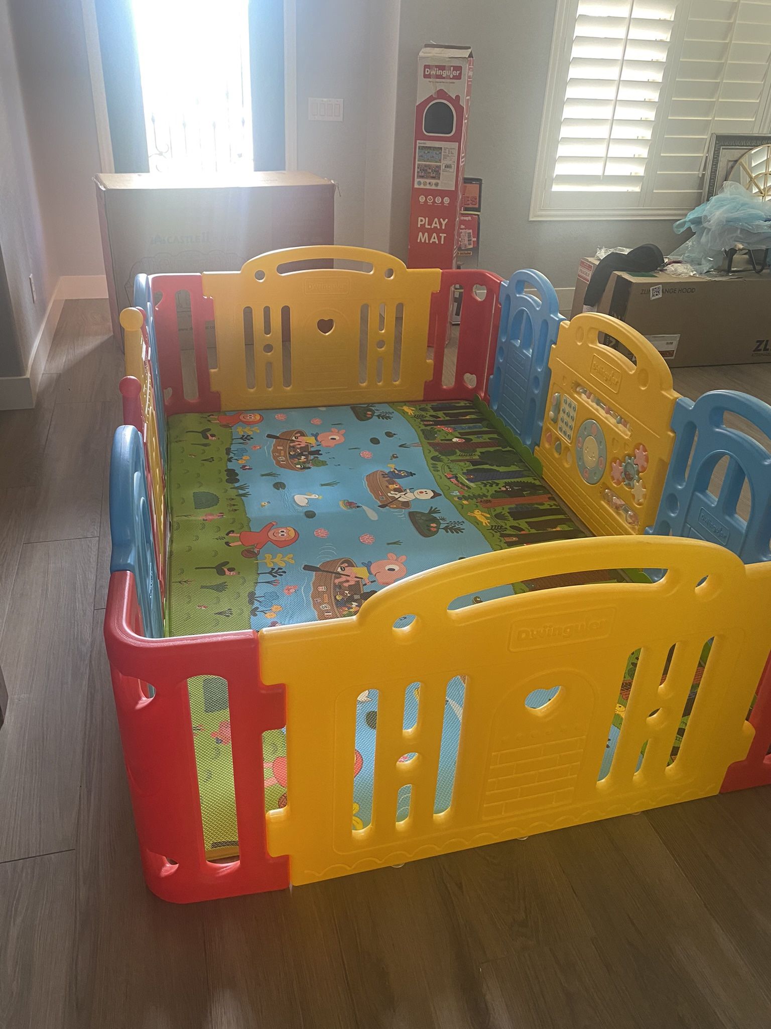 EXCELLENT COND Dwinguler Castle Playpen Play Yard Baby Gate Plus Mat