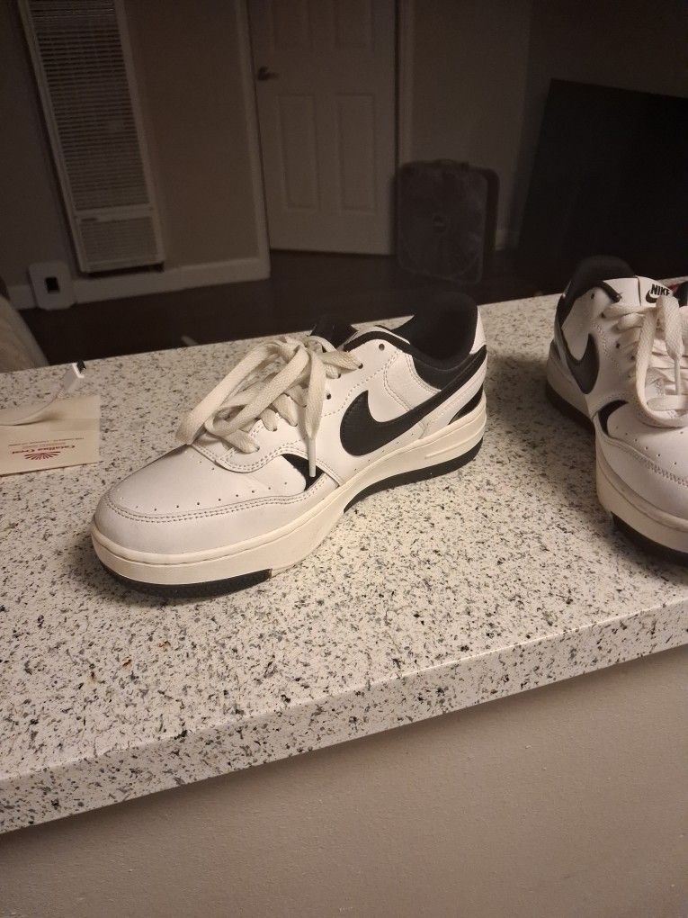Nikes 7.5 Girls Warn Twice Still Like New