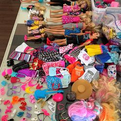 Barbie matel Barbies with lots of clothes and accessories