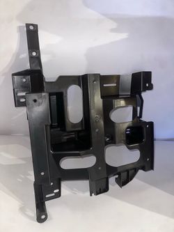 03-06 Chevy Silverado 1500/2500/3500 Chevy Avalanche 1500/2500 Left Driver Side Headlight Mount Bracket