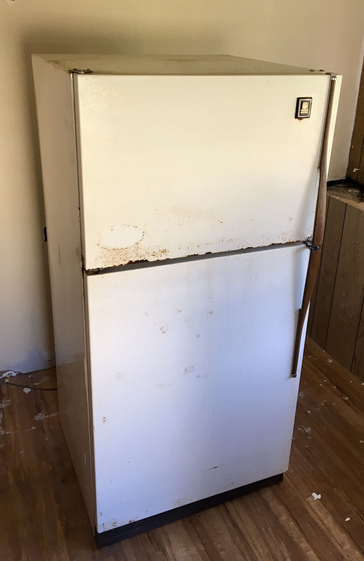 GE Refrigerator For Garage/Man Cave/Deer Lease