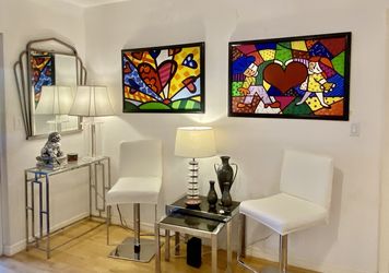 Great Pair Of Barstools With Heavy Chrome Base Sold As A Set 