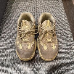 Yeezy men size 7