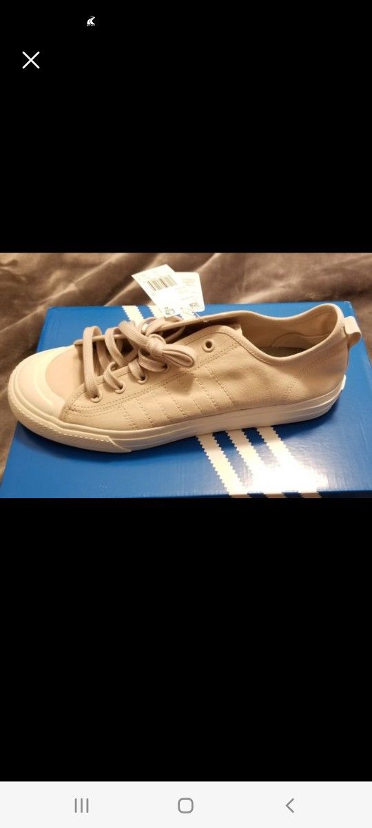 NEW ADIDAS. ! 12.5 (Brand New)