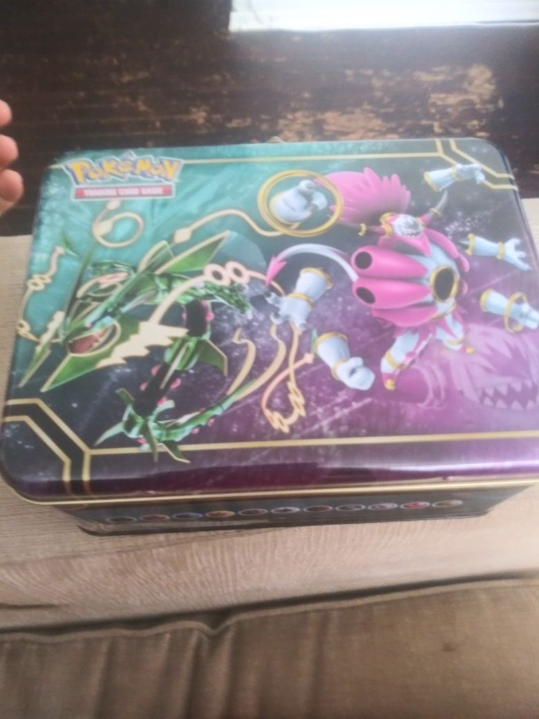 Pokemon lunch box/ collectors tin