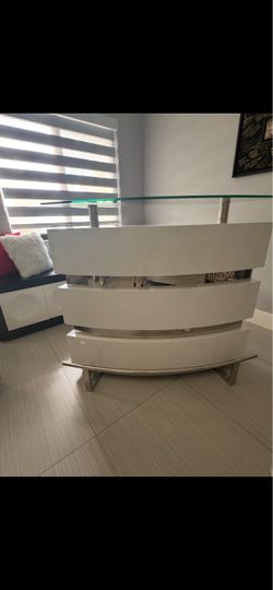 Modern White Indoor Bar
