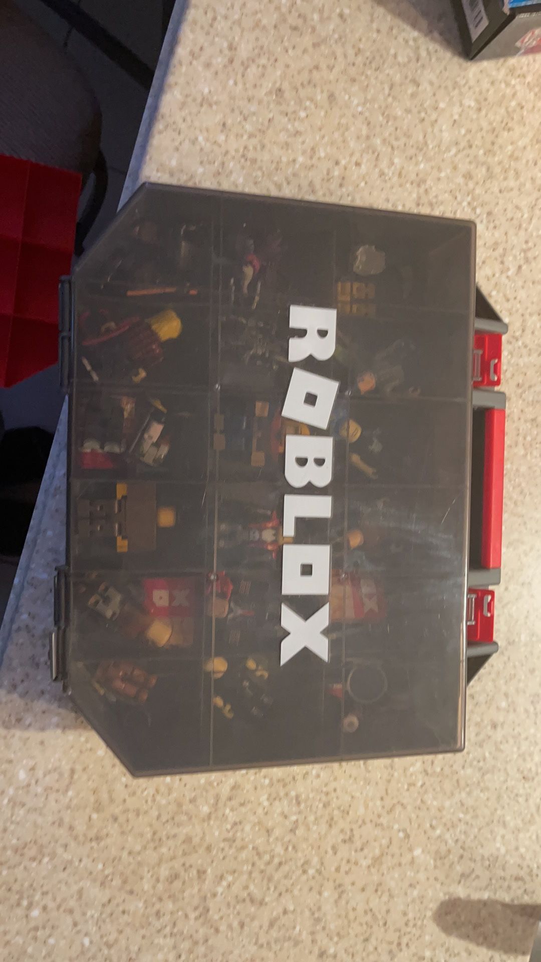 Roblox Action Collection - Collector's Tool Box and Carry Case that Holds 32 Figures 