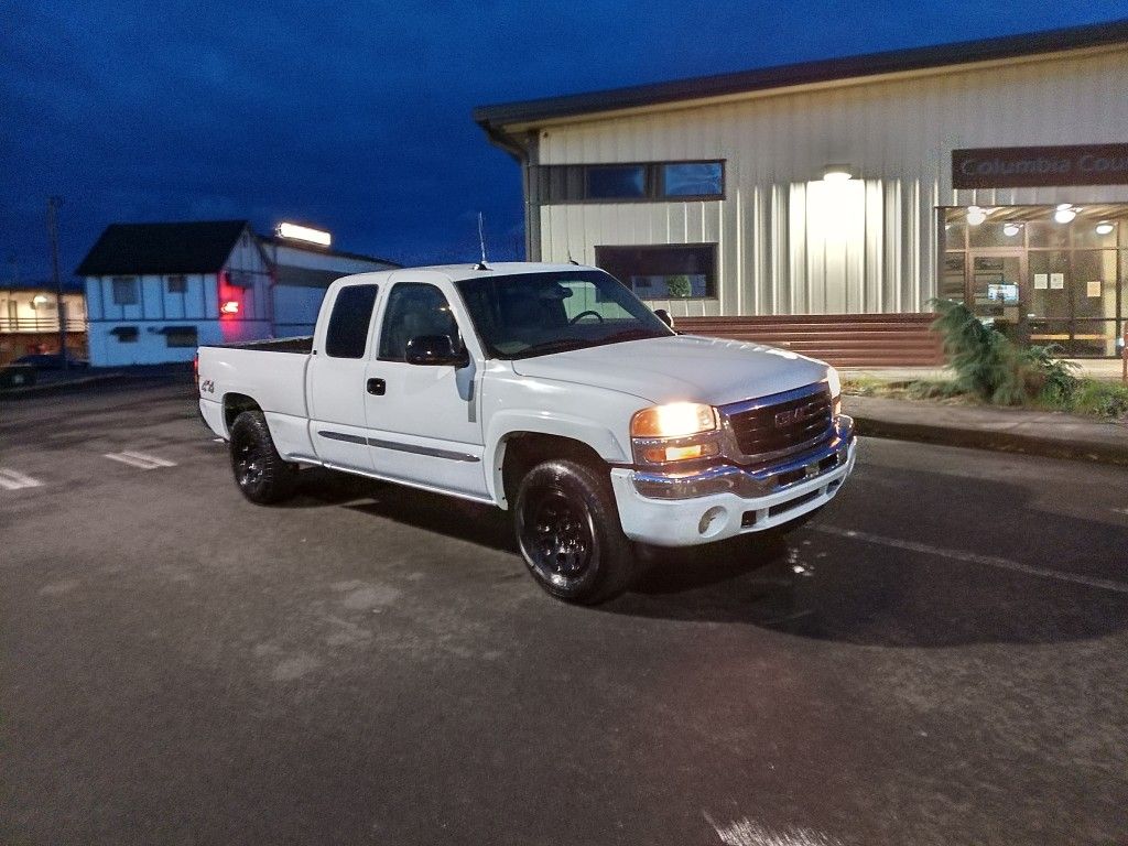 2005 GMC SIERRA 4X4
