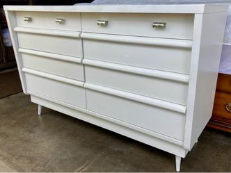 Vintage Mid Century Solid Wood 8 Drawer Dresser Chest of Drawers