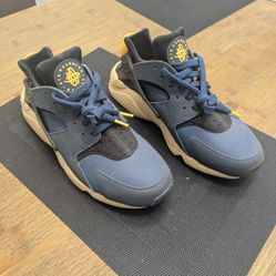 Nike Air Huarache PRM Black/University Gold