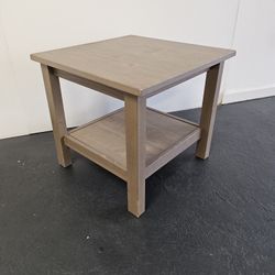 End Table In Excellent Condition- Has Removable Bottom Shelf