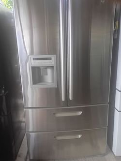 Vendó yelera grande marca LG cuatro puertas sero d tayes