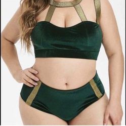 Gold & Green Swimsuit & Cosplay