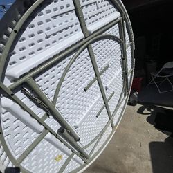 72” Round Table White Resin 