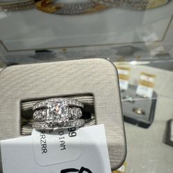 Lovely 14k Gold Diamond Wedding Ring $1750
