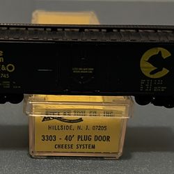 Atlas N Scale 40’ Plug Door Box Car - Chessie System